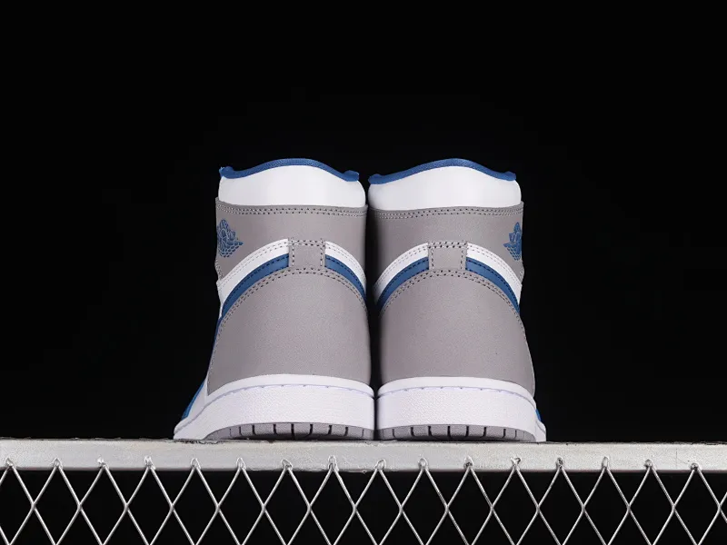 All categories Air Jordan Jordan series basketball shoes Air Jordan 1 High Pure original Air Jordan 1 High OG "True Blue" AJ1 Joe 1 white and blue color high-top basketball shoes DZ5485-410